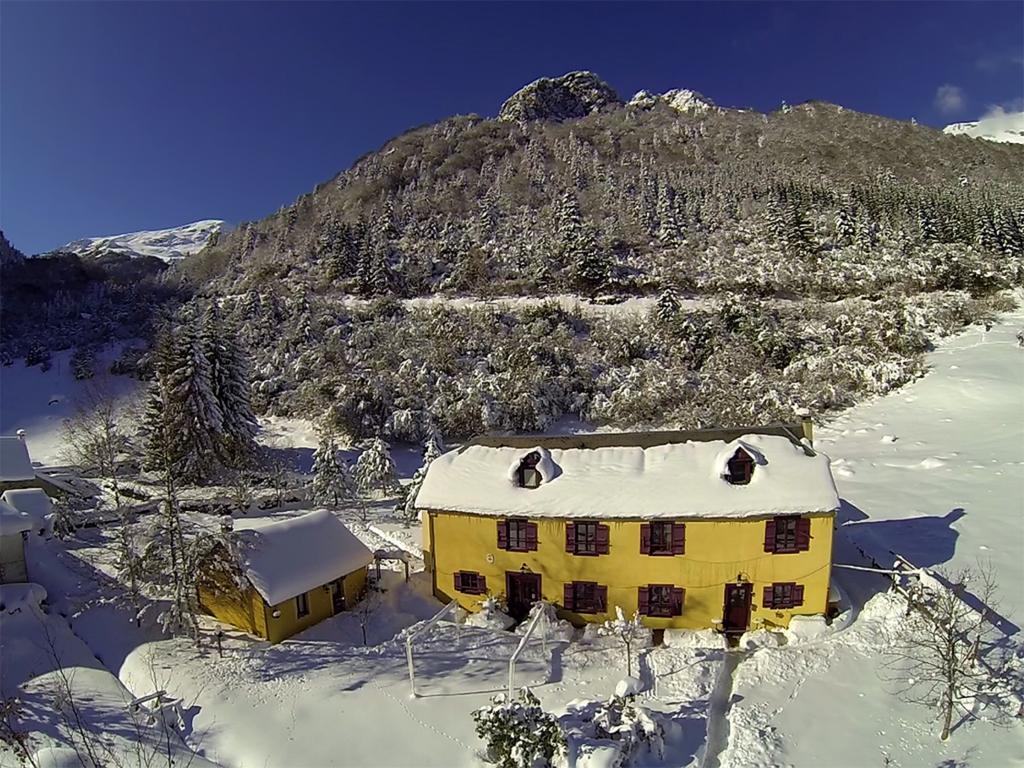 Gite Auberge Les Cascades Ла-Монжи Экстерьер фото