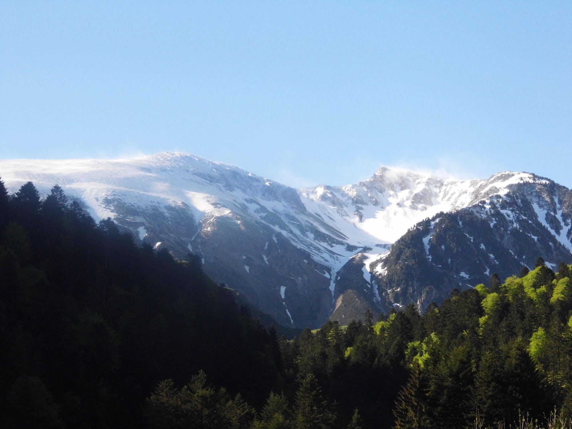 Gite Auberge Les Cascades Ла-Монжи Экстерьер фото